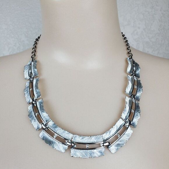 Vintage Jewelry - Vintage Silver Tone Metal Textured Cutout Geometric Bead Choker Link Necklace